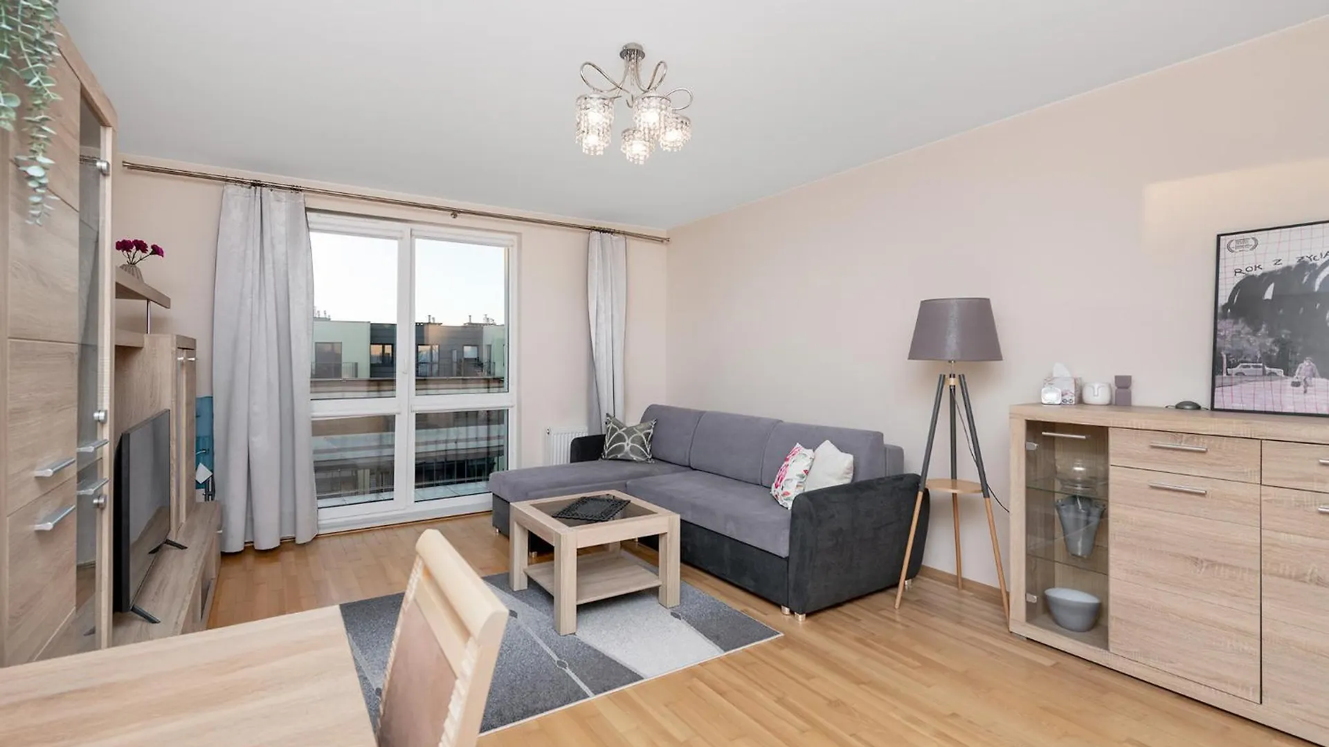 Cozy Corner: Apartment With Wifi And Private Balcony contacts